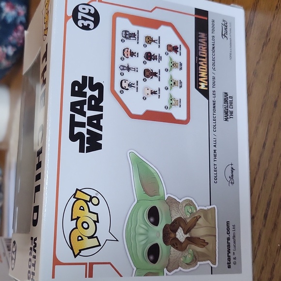 NWOT Mandalorian gift set and POP The Child with frog - Picture 6 of 6